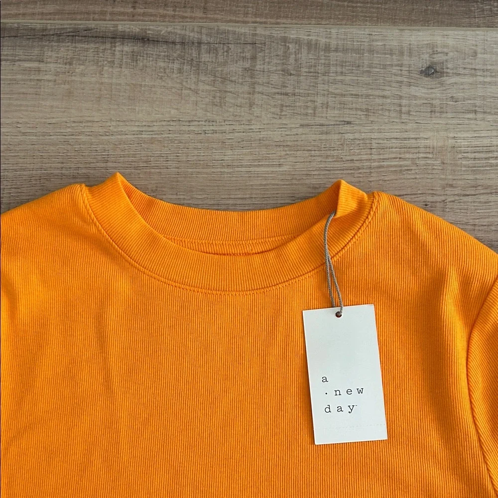 A New Day Women's Bright Orange Short Sleeve Tee med: NWT. - Picture 2 of 8